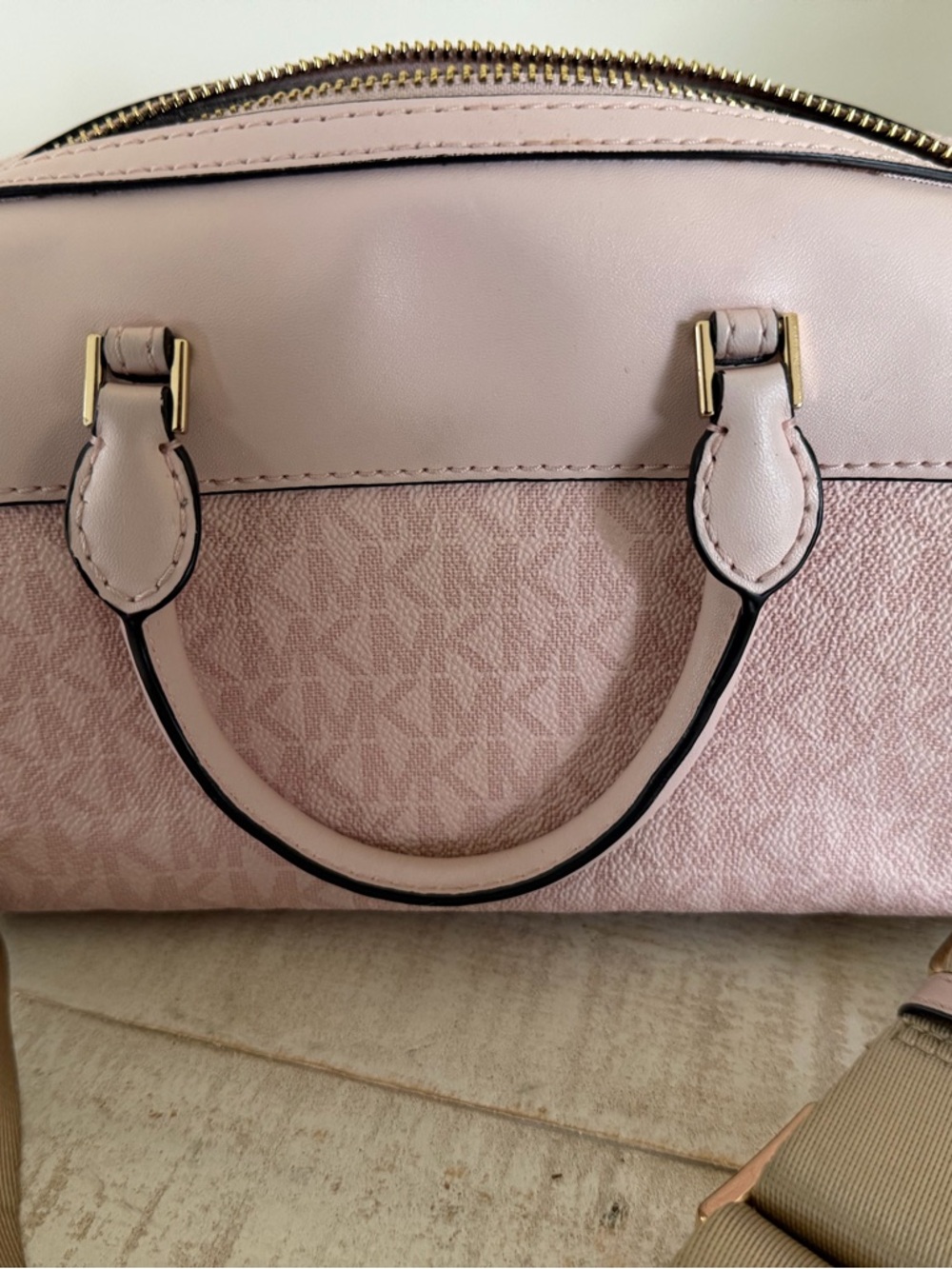 MICHAEL KORS Pale Pink Crossbody Satchel with Gold Logo Charm - Picture 6 of 7
